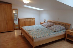 2 bedrooms, bed sheets