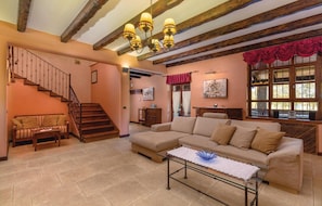 Fernseher, Kamin, DVD-Player, Tischfußball