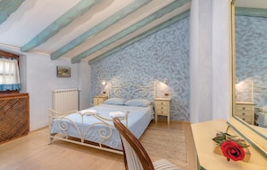 6 bedrooms, in-room safe, travel cot, free WiFi