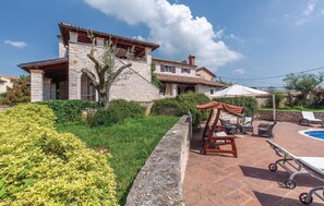 Terrace/patio - Gorgeous home in Visnjan (Visnjan)