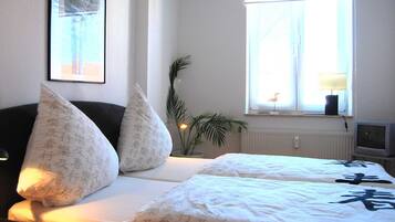 1 chambre, bureau, lit parapluie, draps fournis