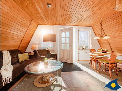 Reetdachhütte im Birkenhain