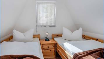 2 chambres, coffres-forts dans les chambres, Wi-Fi, draps fournis