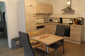 Réfrigérateur, micro-ondes, four, lave-vaisselle