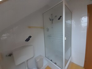 Shower, hair dryer, towels - Vacation apartment Schurer (Karby)