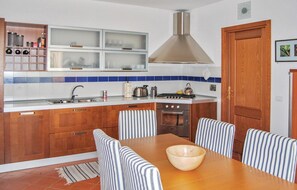 Geladeira, cooktop, lava-louças, cafeteira/chaleira