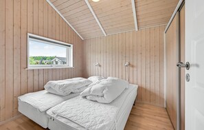 3 bedrooms, travel cot, free WiFi