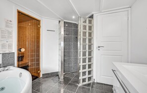 Shower - Pet friendly home in Rudkøbing (Rudkøbing)