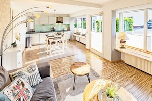 Unclassified image, 2 of 26, button