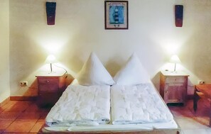 1 bedroom, travel cot, WiFi