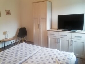 1 bedroom, WiFi, bed sheets