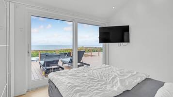 4 bedrooms, travel cot, free WiFi