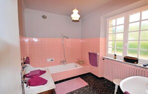 Bathtub