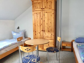 3 sovrum, skrivbord, resesÀng och wi-fi