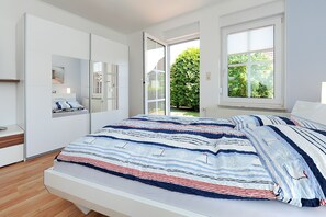 Unclassified image, 3 of 39, button - Apartment 1 - House "Rear Admiral Eduard Varrentrapp (Neuharlingersiel)