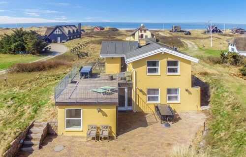 Nice home in Blokhus with kitchen