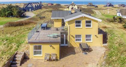 Nice home in Blokhus with kitchen