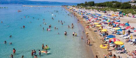 بالقرب من الشاطئ