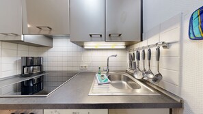 Fridge, oven, dishwasher, coffee/tea maker