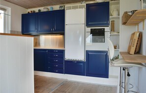 Kühlschrank, Mikrowelle, Herdplatte, Geschirrspüler