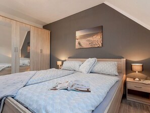 1 bedroom, travel cot, WiFi