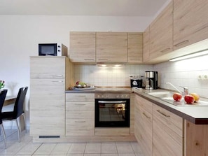 Kühlschrank, Mikrowelle, Ofen, Geschirrspüler