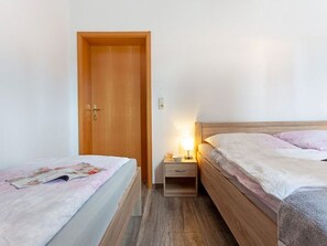 1 bedroom, travel cot, WiFi
