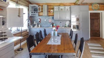 Fridge, stovetop, dishwasher, coffee/tea maker