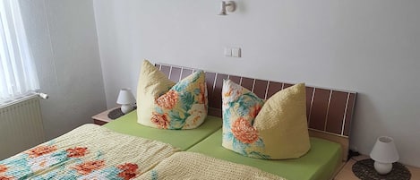 2 bedrooms, WiFi, bed sheets