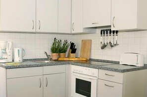 Kühlschrank, Ofen, Hochstuhl