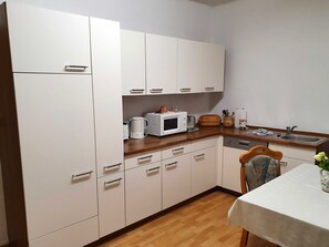 Refrigerador, microondas, horno y lavavajillas 