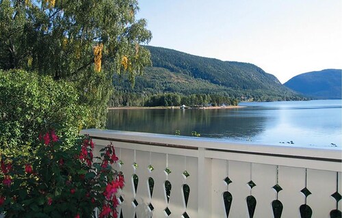Lovely home in Bygland with house sea view