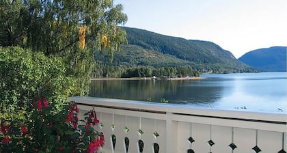 Lovely home in Bygland with house sea view
