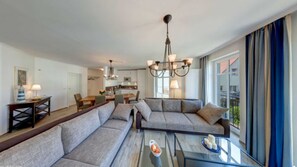 Televisión y chimenea 