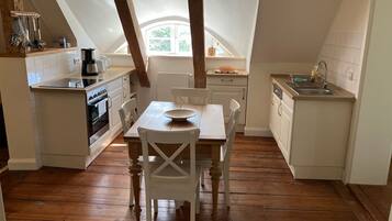 Fridge, oven, dishwasher, toaster