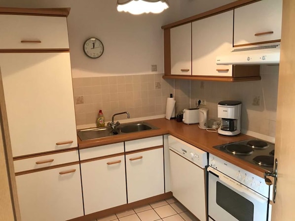 Frigorifero, forno, lavastoviglie, macchina per tè/caffè