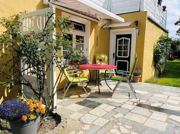 Unclassified image, 1 of 27, button