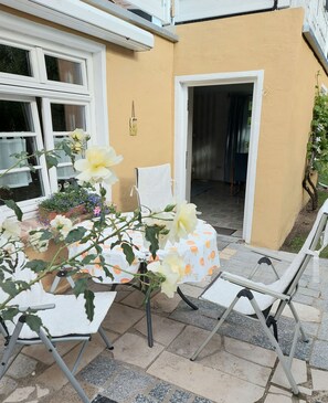 Unclassified image, 3 of 27, button