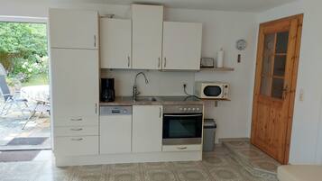 Kühlschrank, Mikrowelle, Ofen, Geschirrspüler