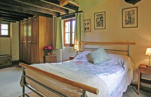 4 bedrooms, travel cot, free WiFi, bed sheets
