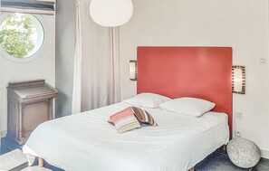 3 makuuhuonetta, vauvan matkasänky, ilmainen Wi-Fi, vuodevaatteet