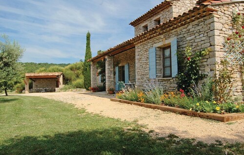 Amazing home in Sainte Croix-à-Lauze