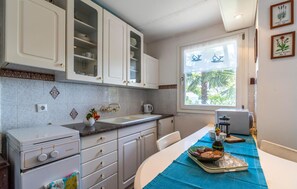 Fridge, stovetop - Gorgeous home in Labin with WiFi (Labin)