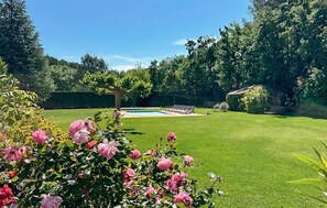 Property grounds - Lovely home in St. Cannat (St. Cannat)