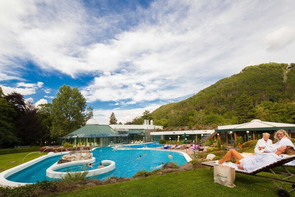 Unclassified image, 1 of 12, button