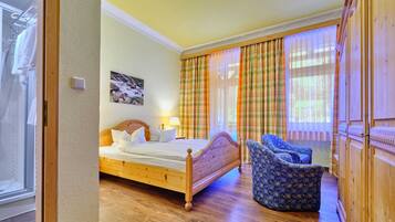 1 Schlafzimmer, Schreibtisch, Reisekinderbett, WLAN