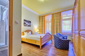 1 Schlafzimmer, Schreibtisch, Reisekinderbett, WLAN