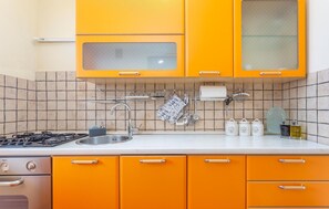 Fridge, microwave, stovetop, dishwasher - Cozy home in Risika with WiFi (Risika)