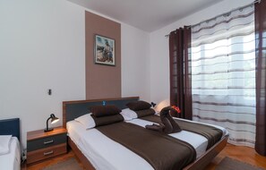 3 bedrooms, travel crib, free WiFi, bed sheets