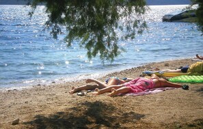 Una spiaggia nelle vicinanze